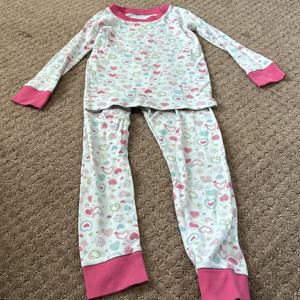 🌸  KISSY KISSY PAJAMAS IN SIZE 6